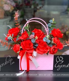 Hoa lụa, hoa giả Uyên shop, Giỏ/ Túi Xách Hoa Lụa Tone Đỏ