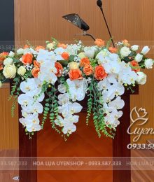Hoa lụa, hoa giả Uyên shop, Hoa bục phát biểu – Điểm nhấn sang trọng trong hội trường và sự kiện