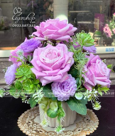 Hoa lụa, hoa giả Uyên shop, Lọ Hoa Hồng Tím Để Bàn